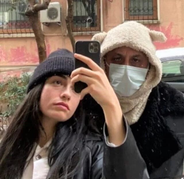 Özündən 19 yaş böyük kişi ilə sevgili olan aktrisa yenidən TƏNQİD OLUNDU - FOTO