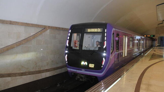 Bakı metrosunda daha iki qatar xəttə buraxıldı - FOTOLAR
