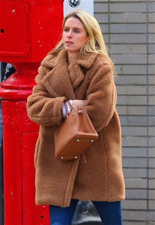 Dünyanın ən zəngin varisi metroda görüntüləndi - FOTOLAR