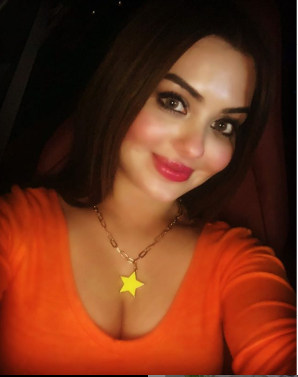 Mina dərin sinə dekoltesi ilə DİQQƏT ÇƏKDİ - FOTO