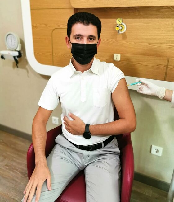 Millət vəkili 3-cü doza vaksin vurdurdu - FOTO