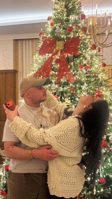 Xalq artistinin xanımı ilə səmimi - Fotosu