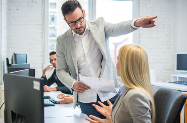 Məzuniyyətdə olan şəxsi işdən çıxarmaq olar? – CAVAB