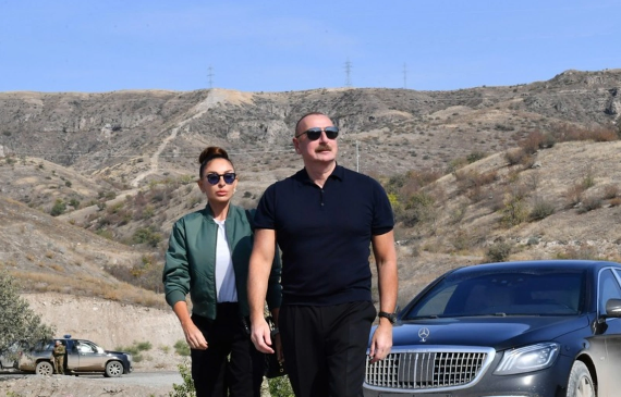 İlham Əliyev və Mehriban Əliyeva Toğanalı-Kəlbəcər-İstisu avtomobil yolundakı işlərlə tanış olublar