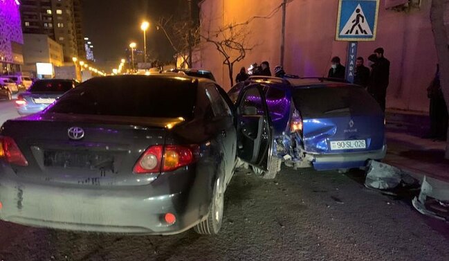 Bakıda beş maşın toqquşdu - FOTOLAR