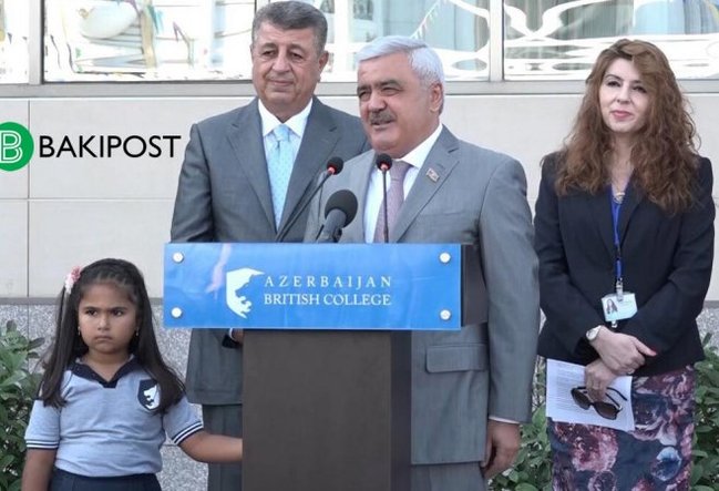 Rövnəq Abdullayev xanımı və nəvəsi ilə - FOTOLAR