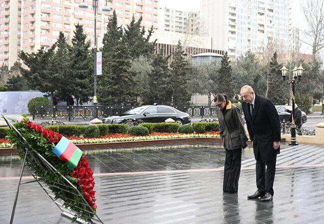 Prezident və xanımı "Ana harayı" abidəsini ziyarət etdi