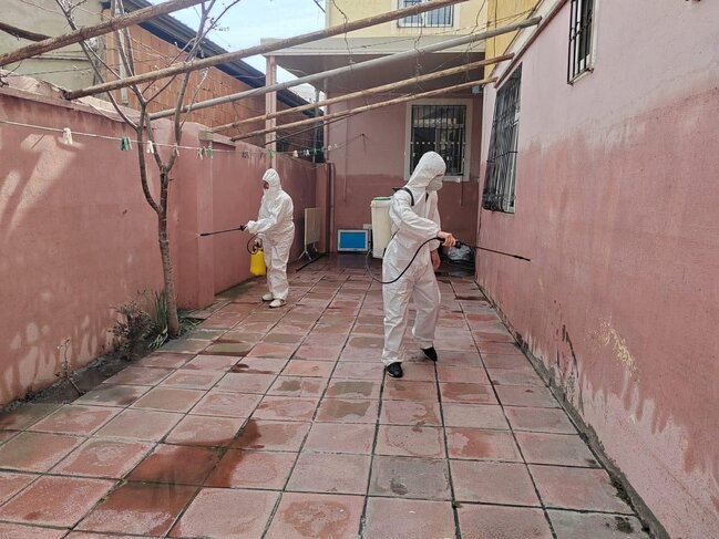 Keşlə qəsəbəsində kollektorun daşması nəticəsində yaranmış fəsadlar aradan qaldırılır