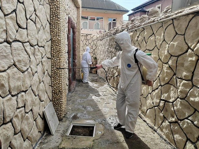 Keşlə qəsəbəsində kollektorun daşması nəticəsində yaranmış fəsadlar aradan qaldırılır