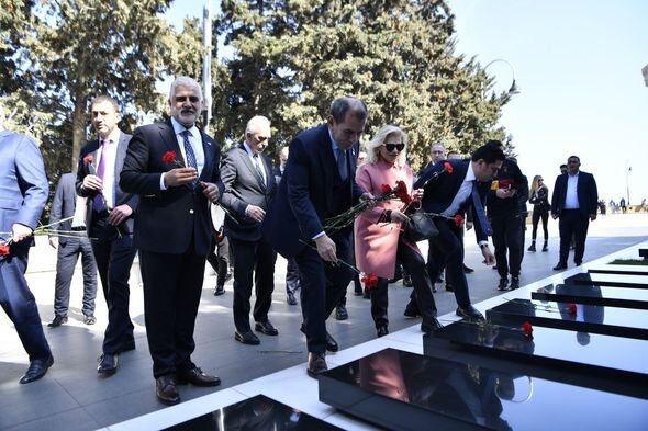 "Qalatasaray"ın prezidenti Şəhidlər xiyabanını ziyarət edib - FOTO