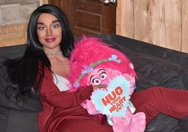 SEVGİ ÜÇBUCAĞI: Boşanmaq üzrə olan ər-arvad ROBOTA aşiq oldular - FOTO