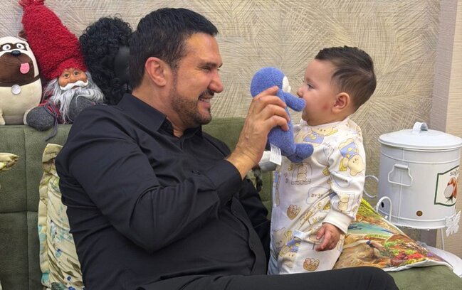 Nadir Qafarzadə nəvəsi ilə - FOTO