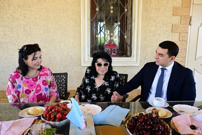 Nazir Flora Kərimovanı evində ziyarət etdi - Fotolar