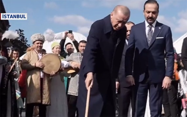 Ərdoğan Novruz tonqalını yandırdı - Video