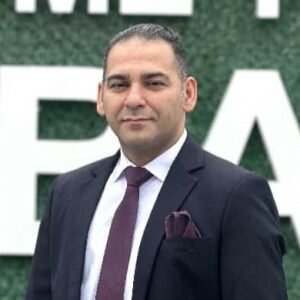 Nazirliklə teatr arasındakı qalmaqalda adı hallanan Əfsun Əhmədov kimdir?