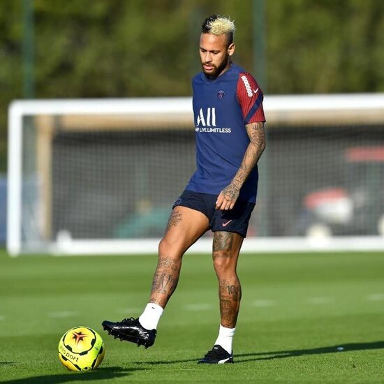 Neymarın yeni sevgilisi ilə münasibətləri hamını ŞOKA SALDI - FOTOLAR