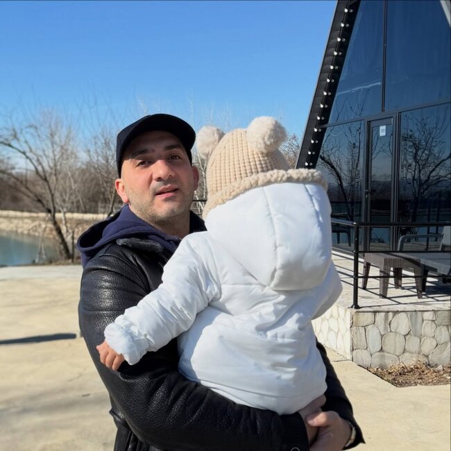 Qızı ilə foto paylaşıb bunları yazdı