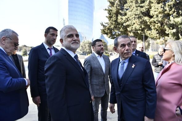 "Qalatasaray"ın prezidenti Şəhidlər xiyabanını ziyarət edib - FOTO