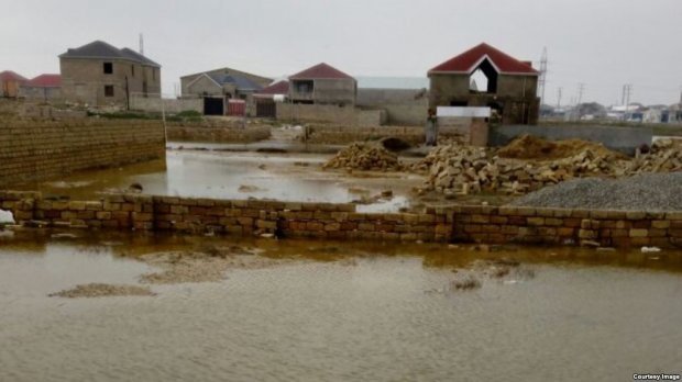 "Qar əridi, Bakıda evlər suyun altında qaldı" - SAKİNLƏR NARAHATDIR