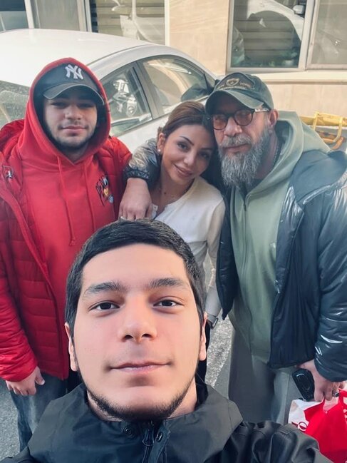 Xanımı və oğulları ilə foto paylaşdı