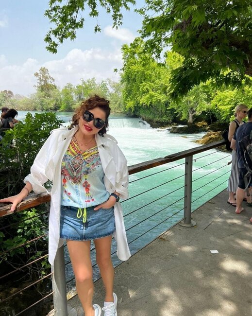 O qədər fotoşop etdi ki, ayaqlarını əydi - Fotolar