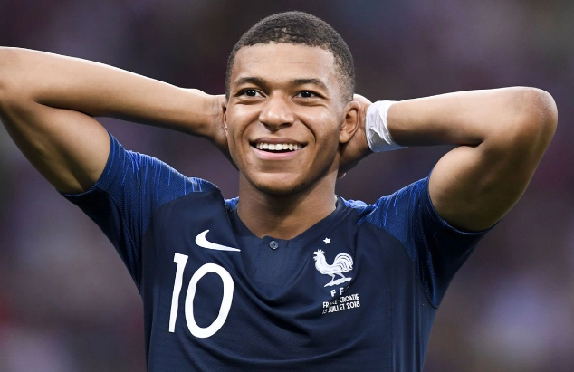 Mbappe futbol klubu alır