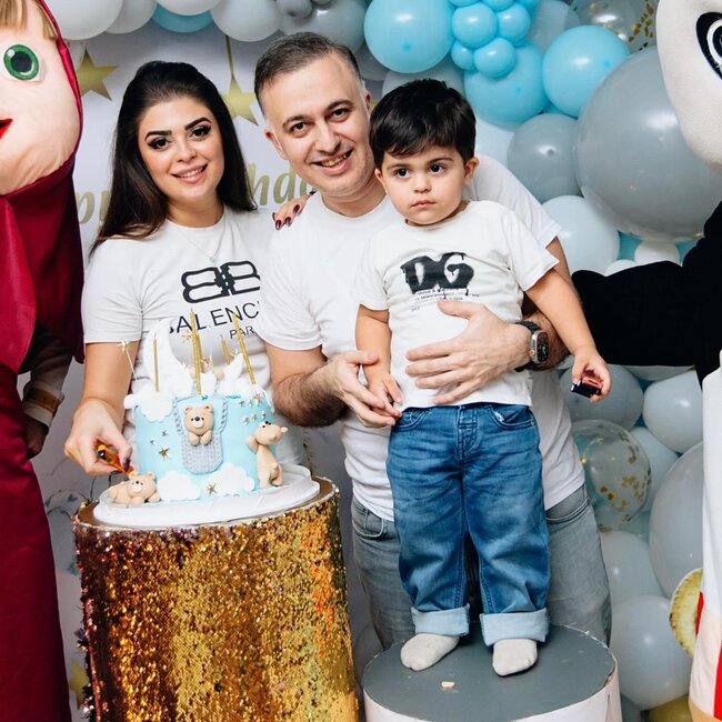 Oğlunun ad günündən fotolar paylaşdı