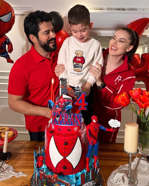 Oğlunun üzübağlı fotosunu paylaşdı, müzakirələrə səbəb oldu