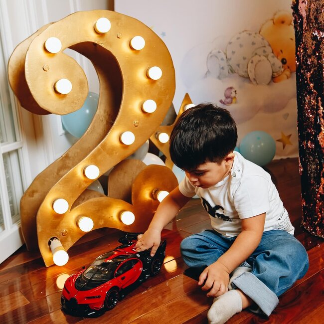 Oğlunun ad günündən fotolar paylaşdı