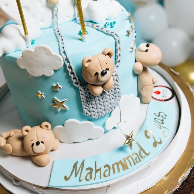 Oğlunun ad günündən fotolar paylaşdı