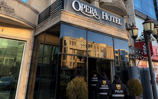 Tanınmış cərraha 9 il həbs verildi - "Opera Hotel"də tutulubmuş