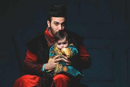 Yenicə nişanlanan Orxan Babazadə Novruz abu-havasında: Qucağındakı uşaq isə... - FOTOLAR