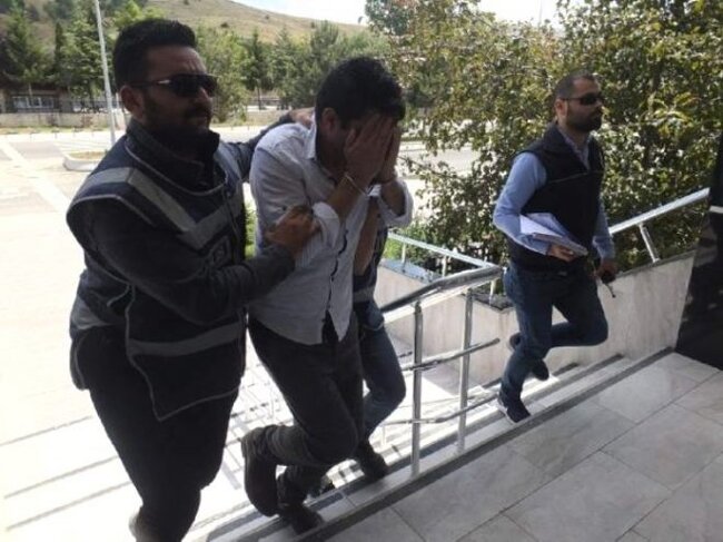 Daha bir sərnişin avtobusunda QALMAQAL: porno izləyən sərnişin yanındakı qadına… – FOTO