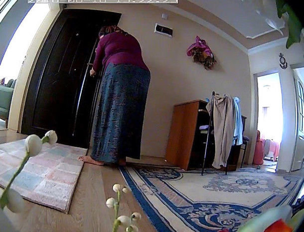 Kirayənişini qarət edən ev sahibi kameraya düşdü – VİDEO