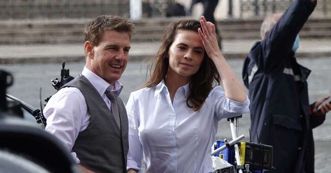 Özəl təyyarə ilə 300 tort gətizdirdi