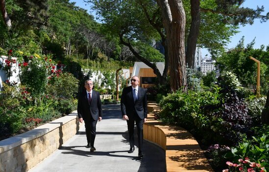 Prezident Bakıda yeni salınmış parkda - FOTOLAR