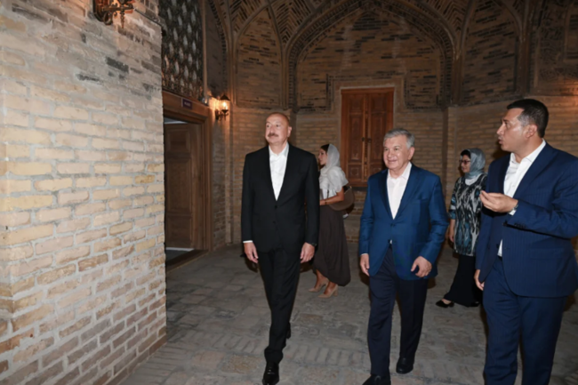 Azərbaycan ilə Özbəkistanın prezidentləri və birinci xanımları Buxaradakı "Poyi-Kalon" kompleksi ilə tanış olublar - FOTO - VİDEO