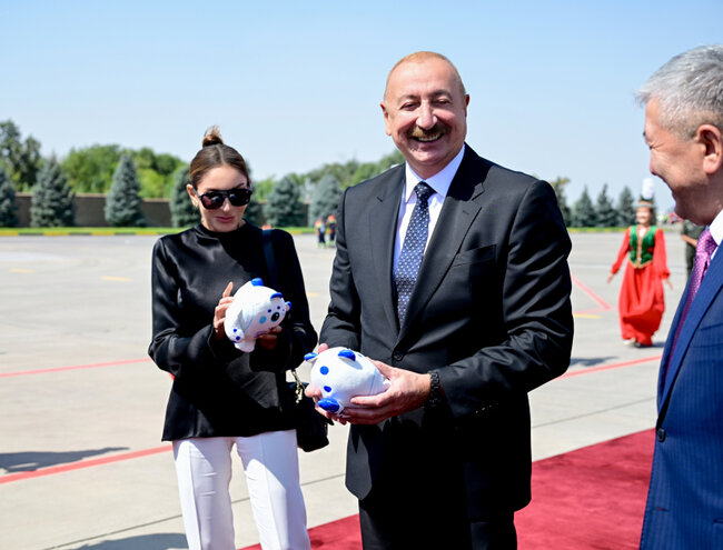 Prezident İlham Əliyev Qırğızıstana işgüzar səfərə gedib - FOTO - VİDEO