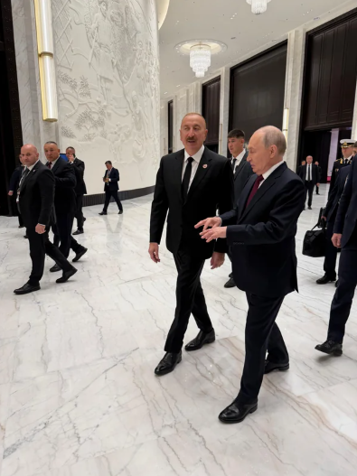 İlham Əliyev Bişkekdə Vladimir Putin ilə söhbət etdi - FOTO