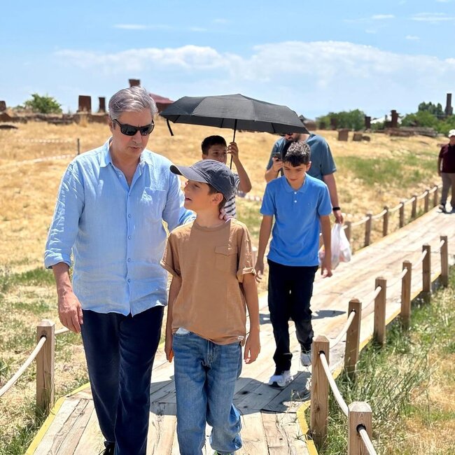 "Polat Alemdar" oğulları ilə - Fotolar