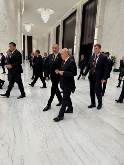 İlham Əliyev Bişkekdə Vladimir Putin ilə söhbət etdi - FOTO