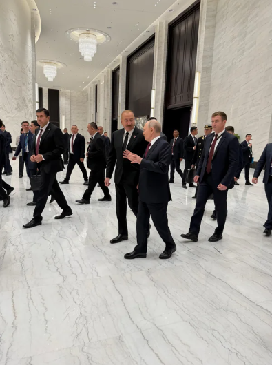 İlham Əliyev Bişkekdə Vladimir Putin ilə söhbət etdi - FOTO