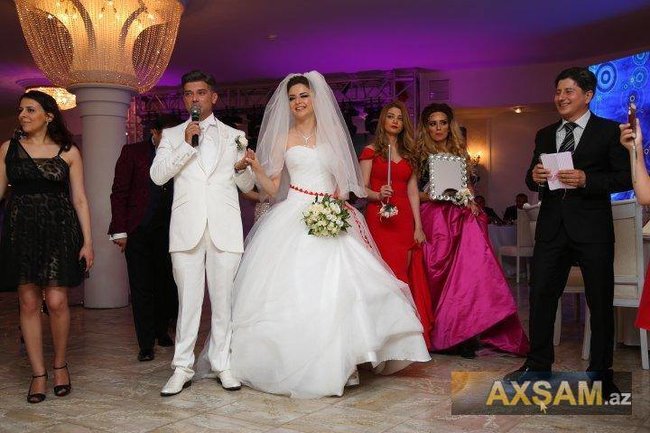 Böyük yaş fərqiylə ailə quran məşhurlarımız - 15, 20, 37 yaş - FOTOLAR