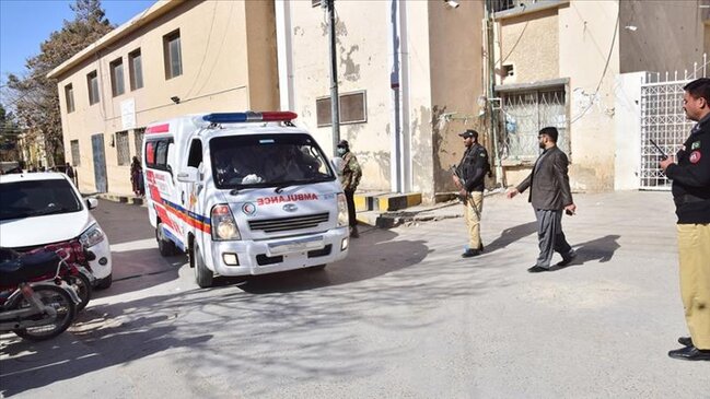 Pakistanda bina uçdu: 9 ölü