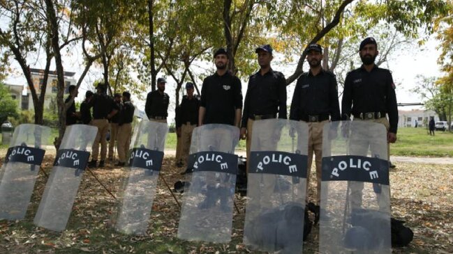 Pakistanda seçki rəsmilərinə silahlı hücum nəticəsində bir polis məmuru ölüb
