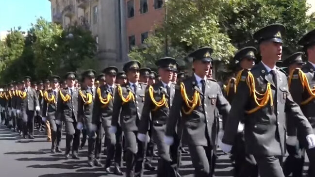 Paytaxtda hərbçilərin yürüşü keçirilir - CANLI