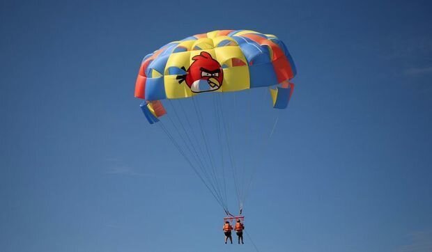 Antalyada rus turistlərinin paraşütünü külək belə uçurdu - VİDEO