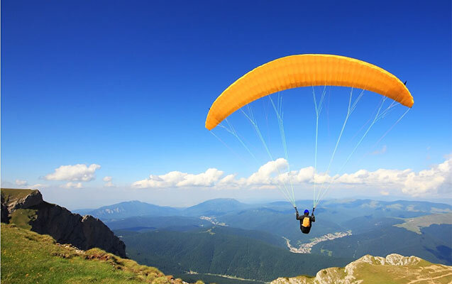 Nuranə paraşütlə tək uçurmuş...