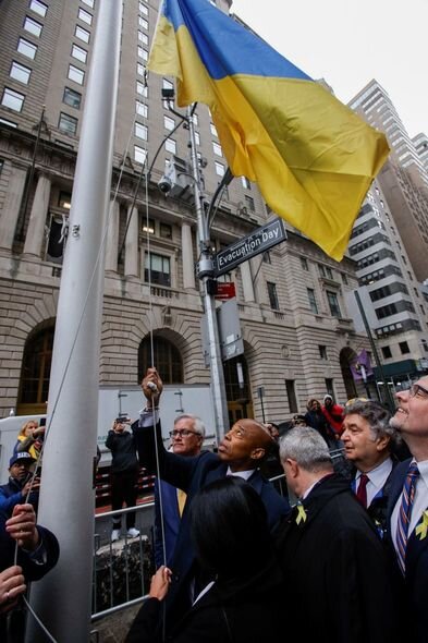 Nyu-Yorkun meri Ukrayna bayrağını qaldırdı – FOTO-VİDEO