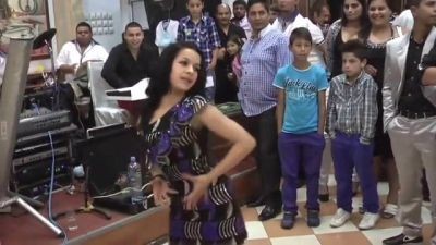 Qızın bu rəqsi bütün toydakıları... - VİDEO